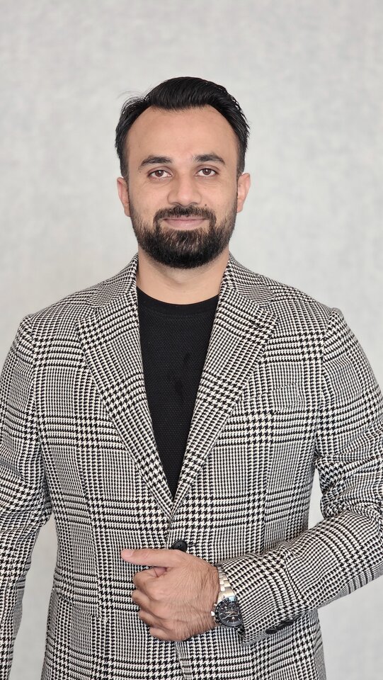 Sheraz Ahmed, CMA — Founder of Pure Books Accounting, E-Commerce Bookkeeping Specialist
